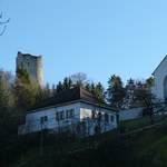 Tour + église + maison ancienne à Montagny-les-Monts